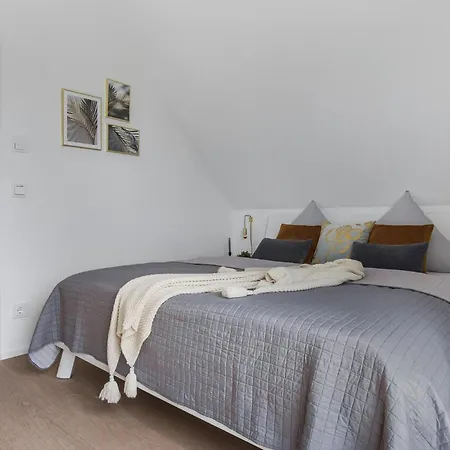 Haus Glueckseeligkeit